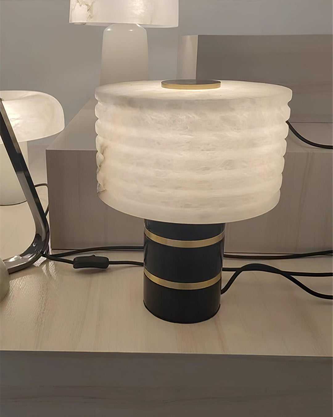 Outela Table Lamp - Vakkerlight