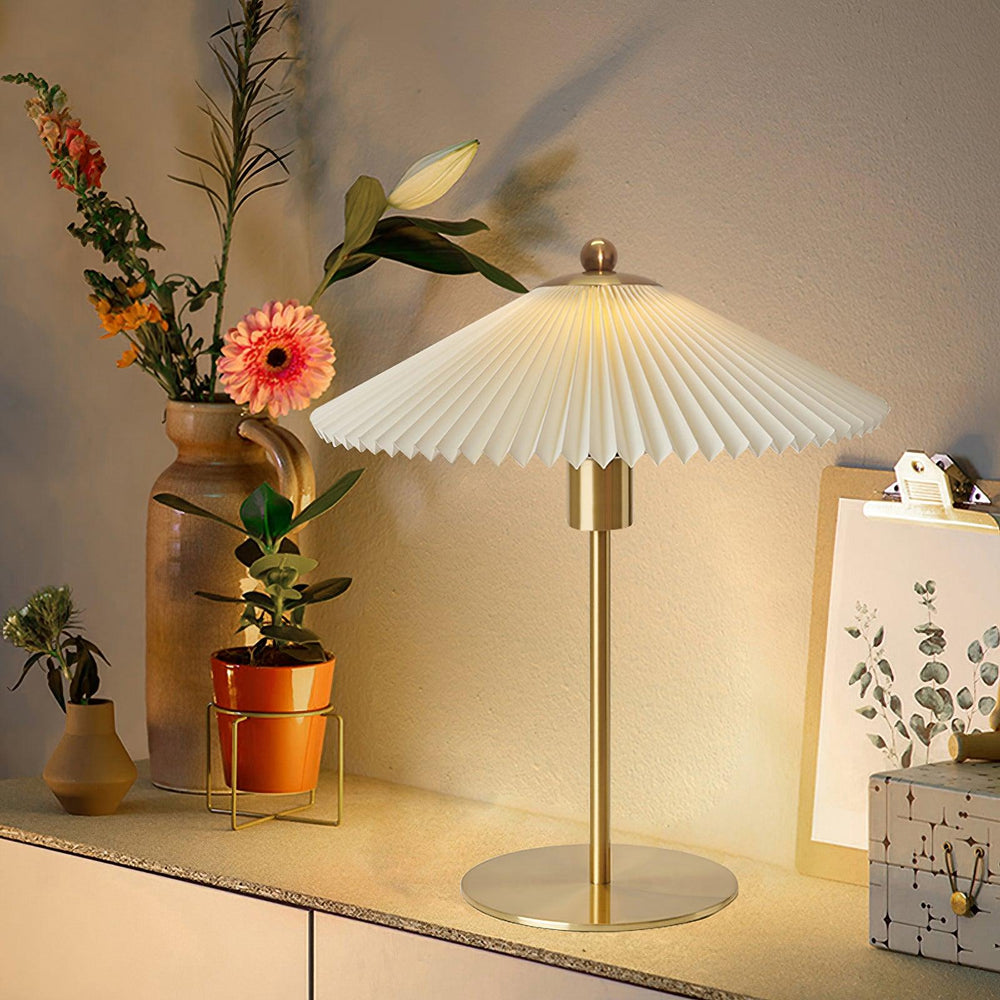 Perla Pleated Table Lamp - Vakkerlight