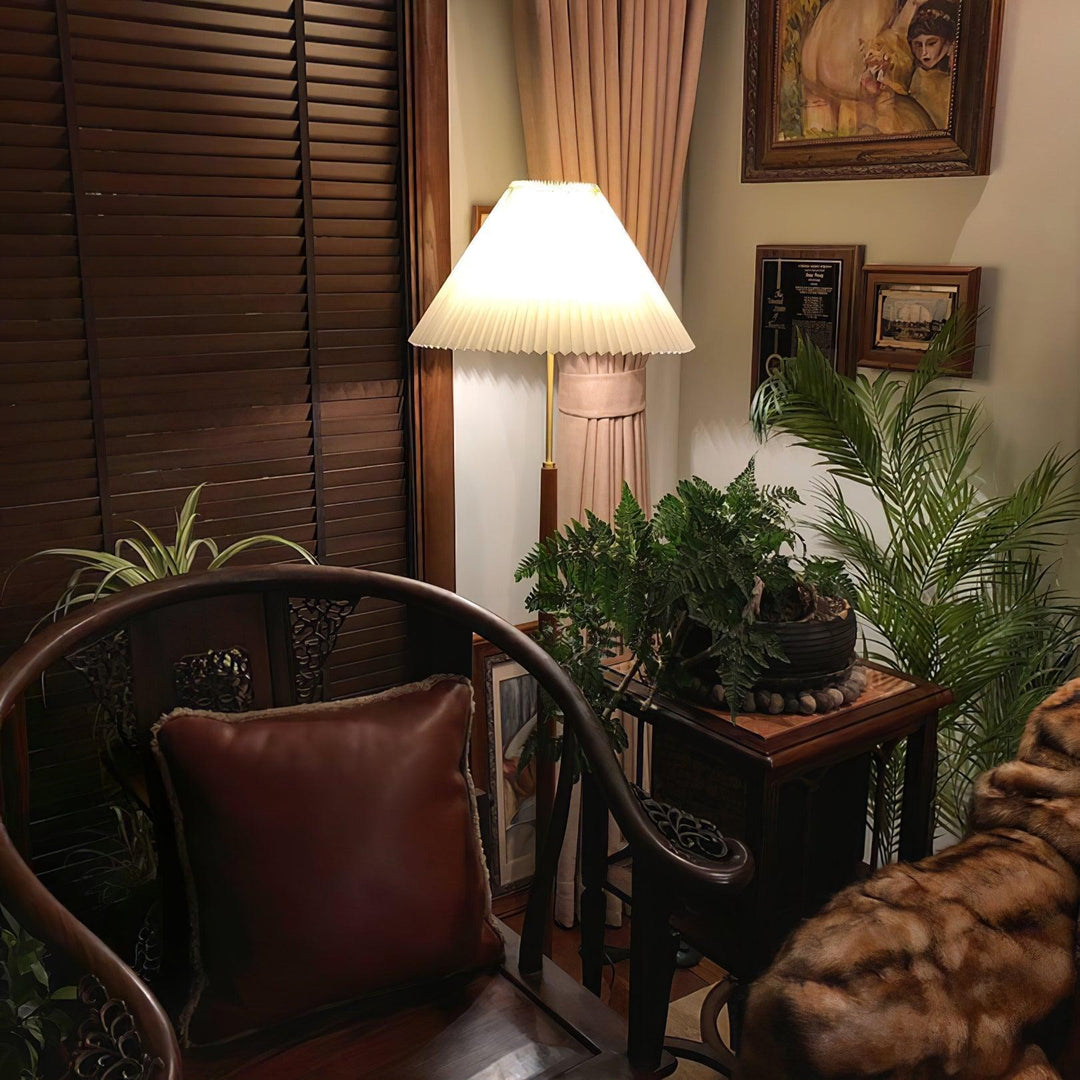 Pleated Floor Lamp - Vakkerlight