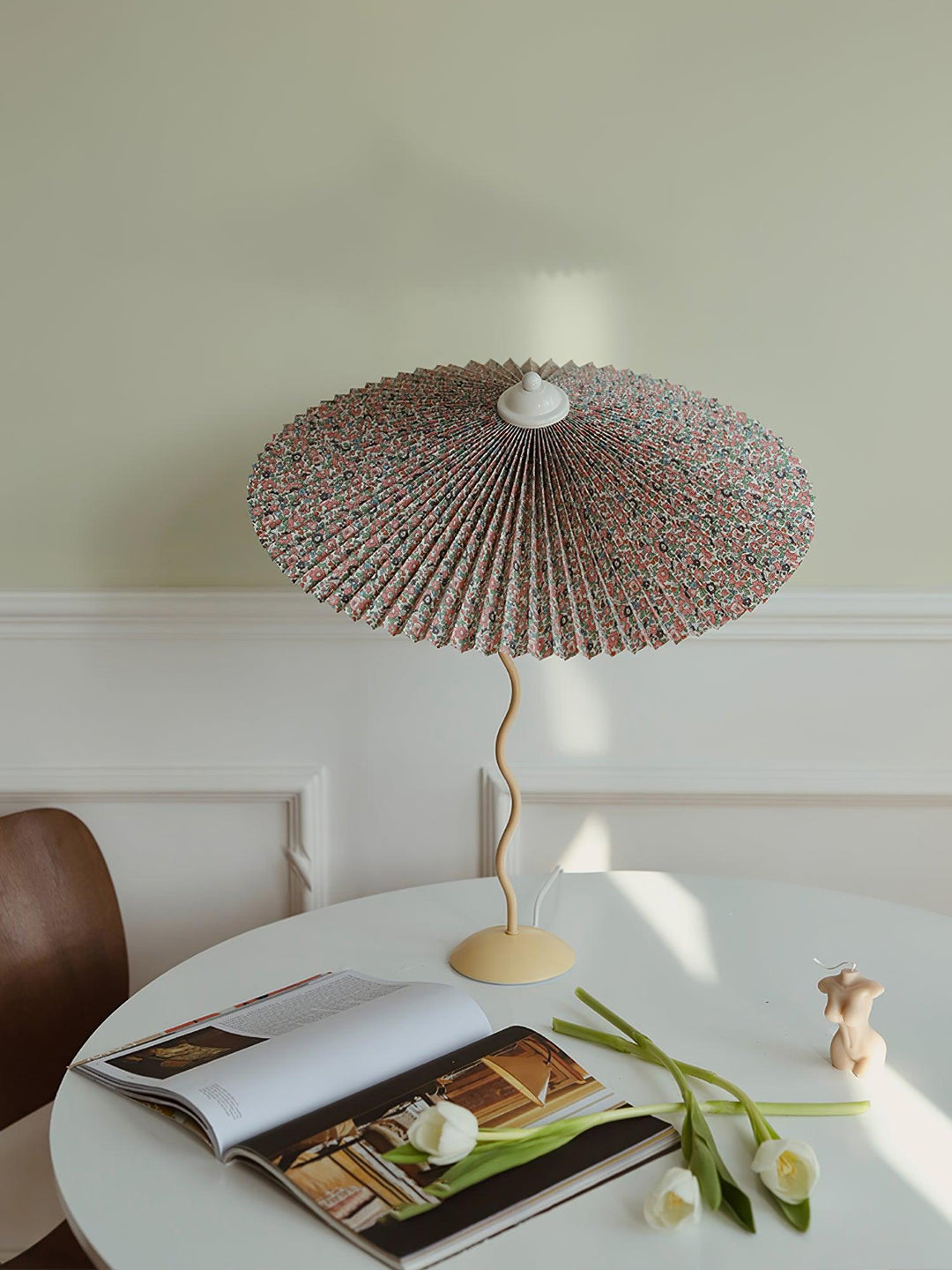 Pleated Hat Table Lamp - Vakkerlight