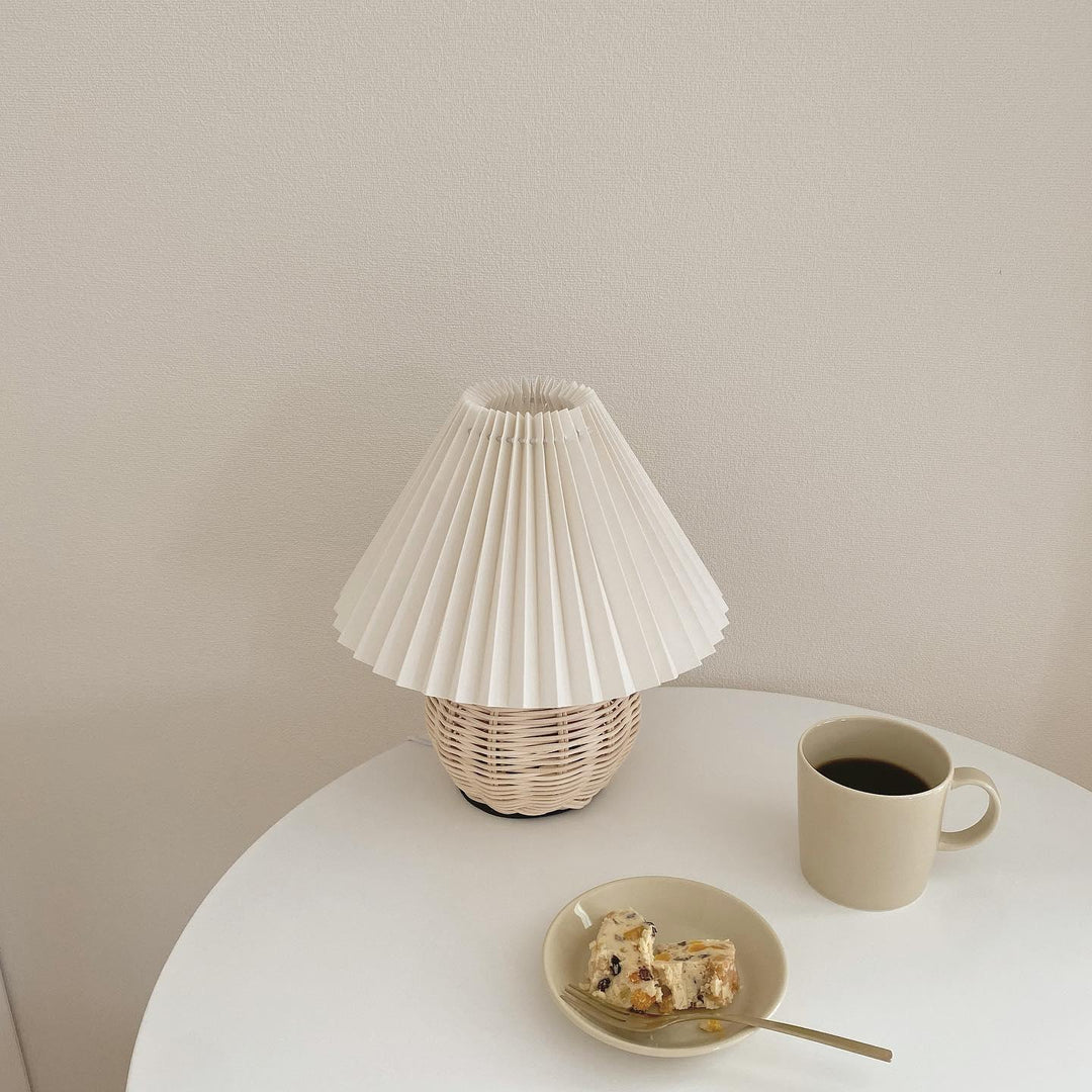 Rattan Pleated Table lamp - Vakkerlight