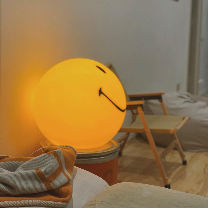 Smiling Table Lamp - Vakkerlight