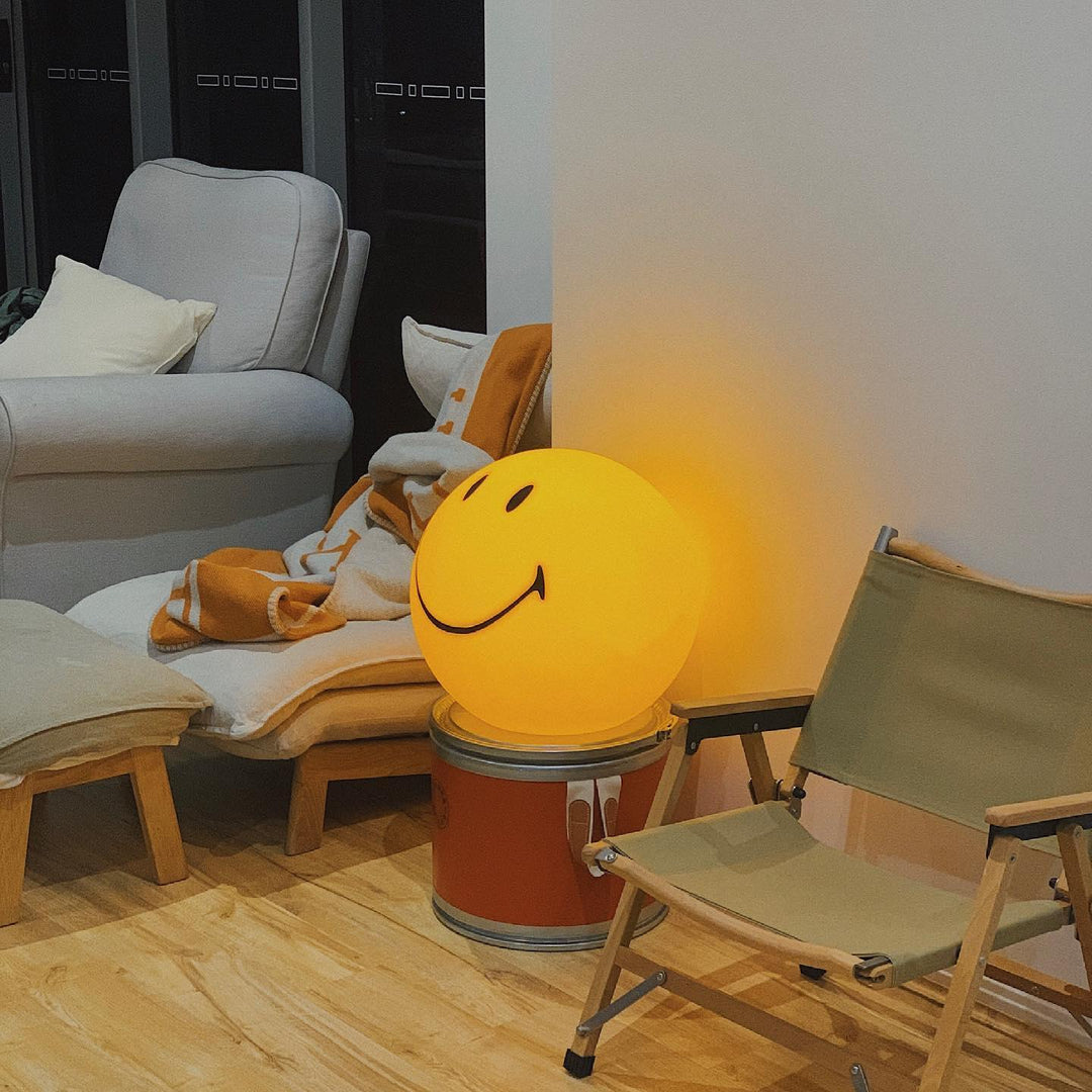 Smiling Table Lamp - Vakkerlight