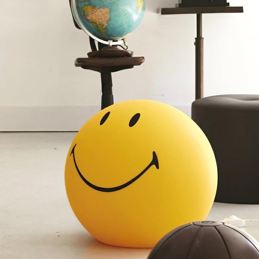 Smiling Table Lamp - Vakkerlight