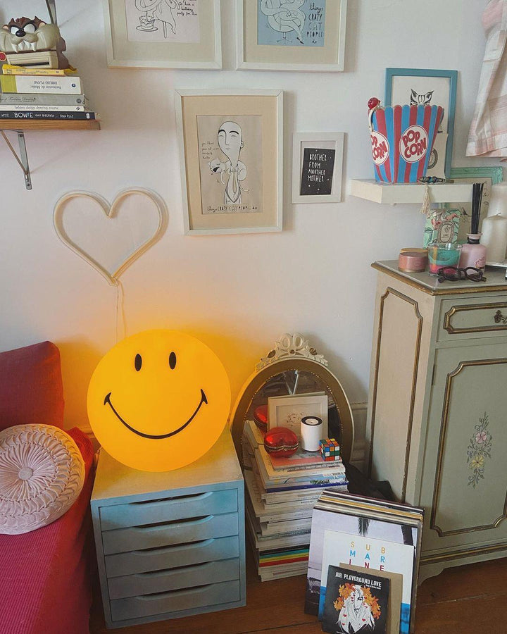 Smiling Table Lamp - Vakkerlight