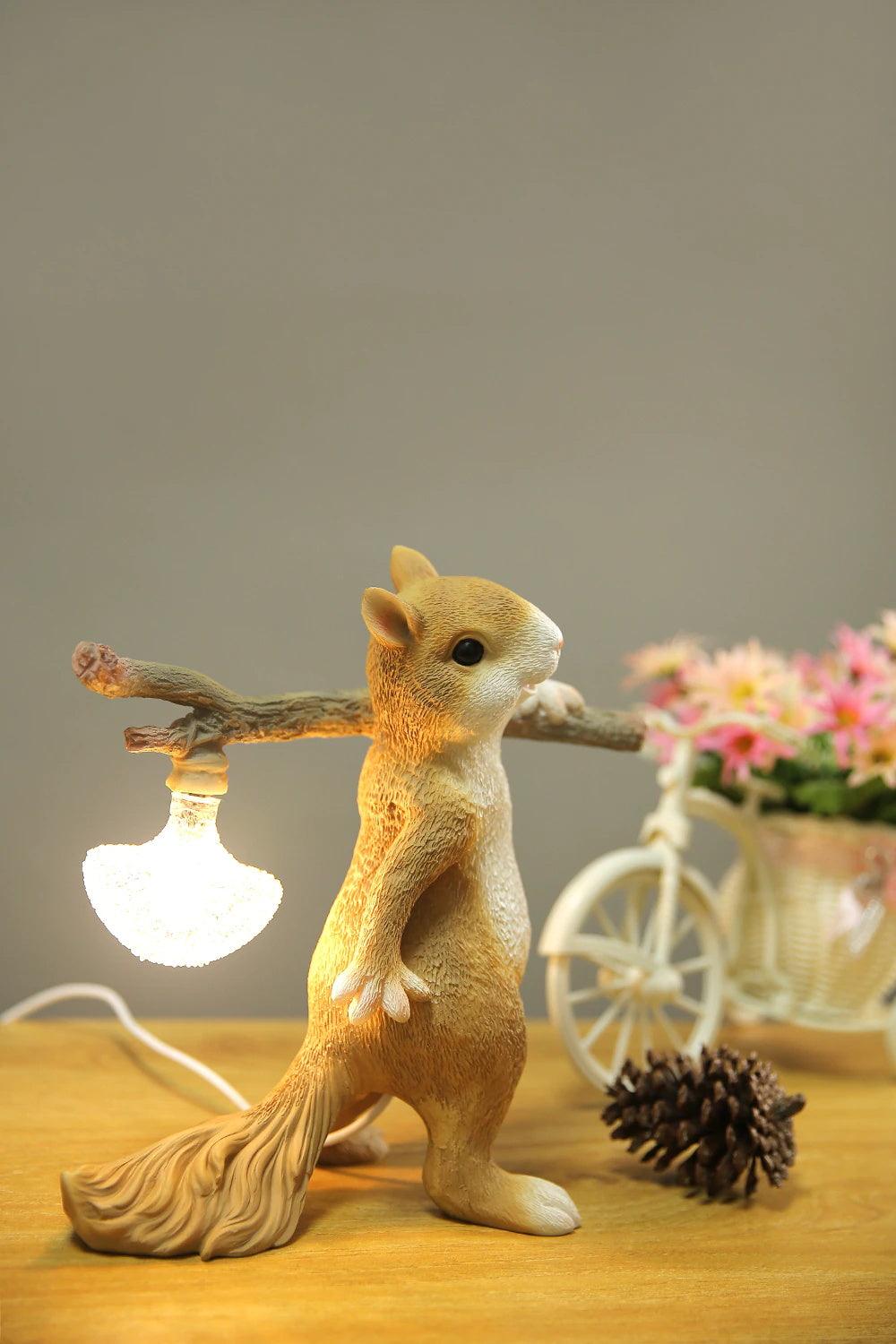 Squirrel Table Lamp - Vakkerlight