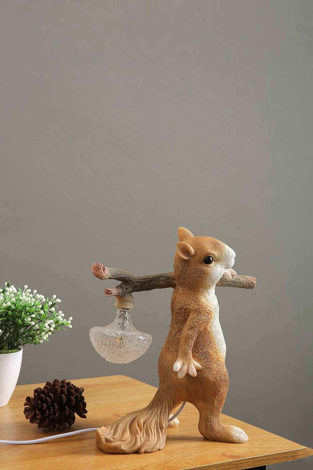 Squirrel Table Lamp - Vakkerlight