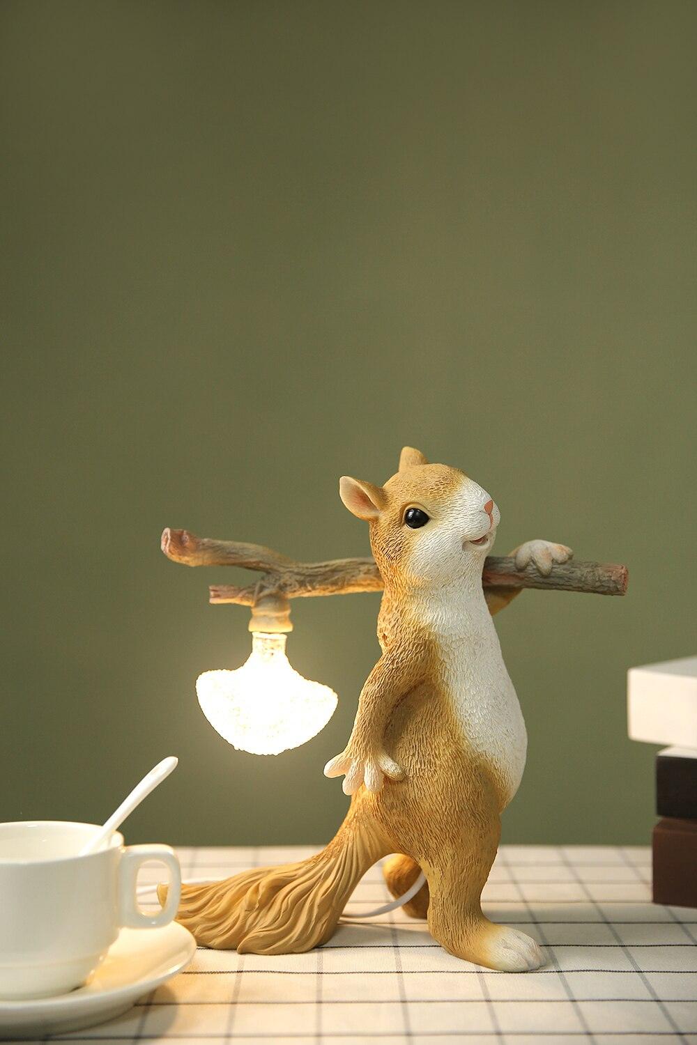 Squirrel Table Lamp - Vakkerlight