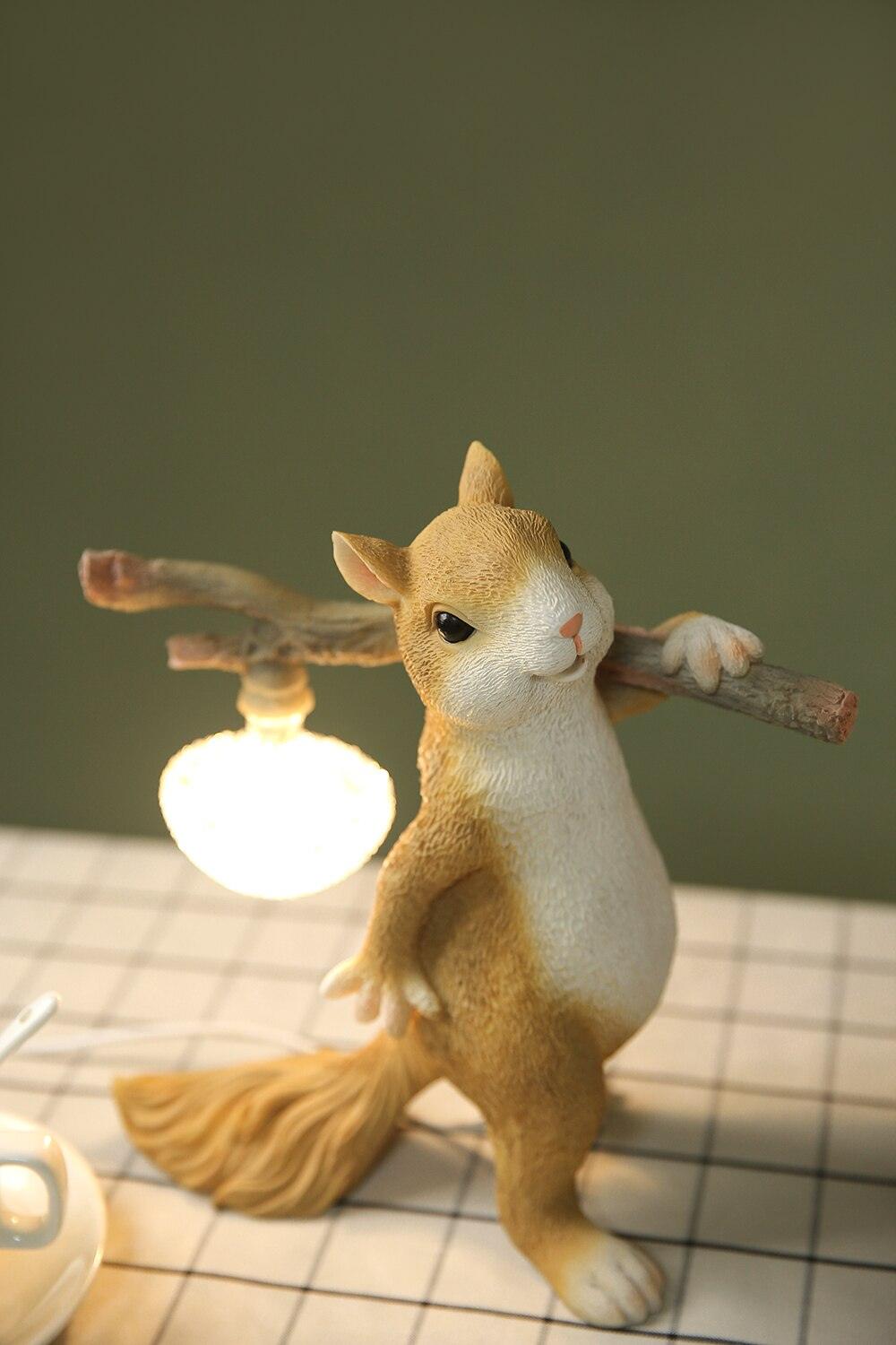 Squirrel Table Lamp - Vakkerlight