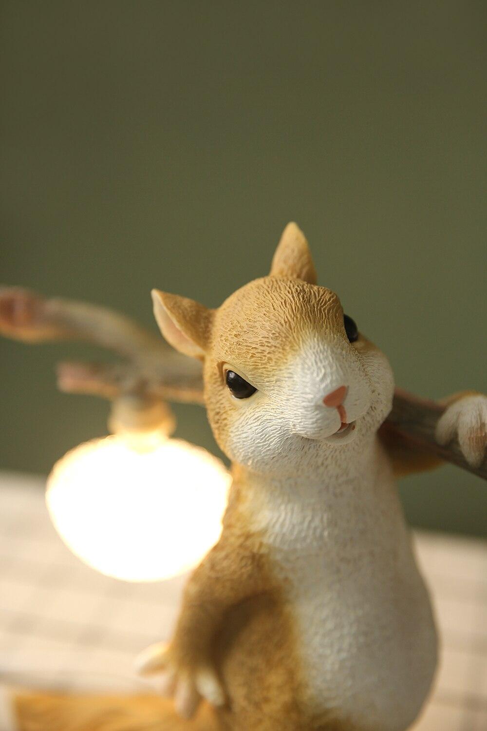 Squirrel Table Lamp - Vakkerlight