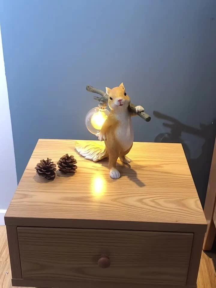 Squirrel Table Lamp - Vakkerlight