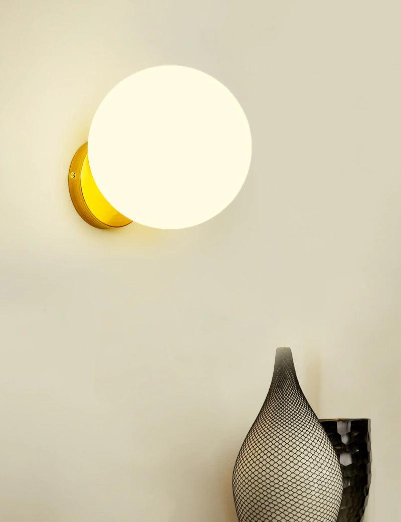 Tip of The Tongue Wall Lamp - Vakkerlight