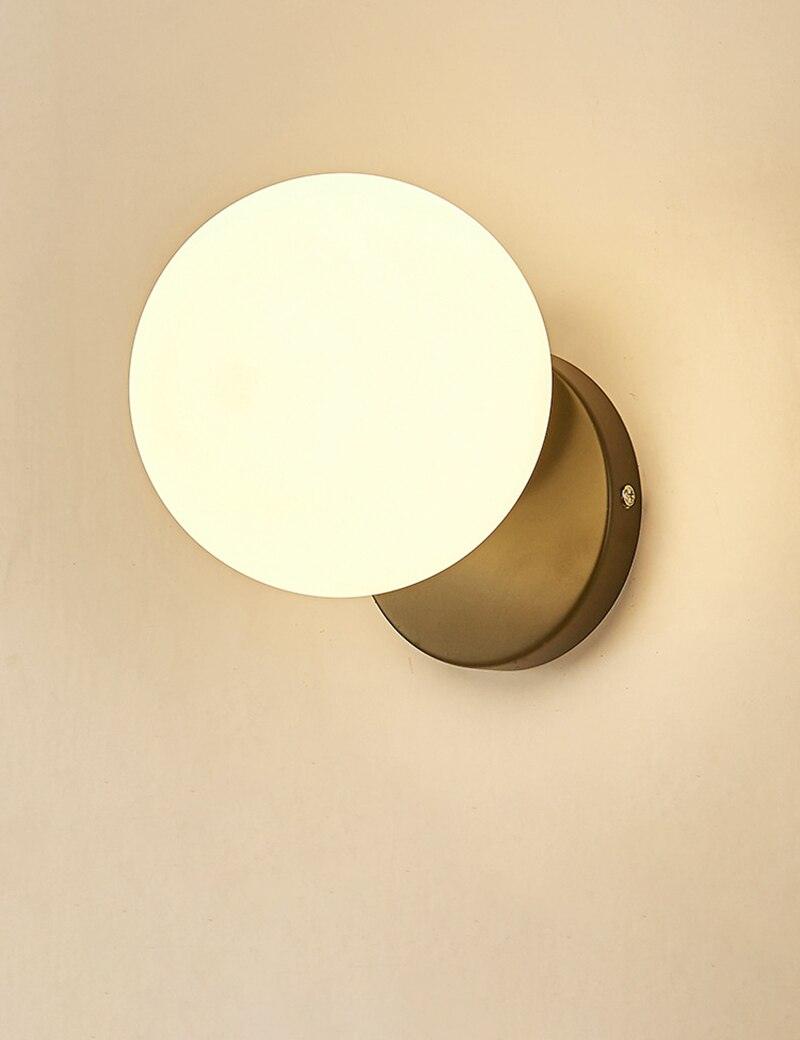 Tip of The Tongue Wall Lamp - Vakkerlight