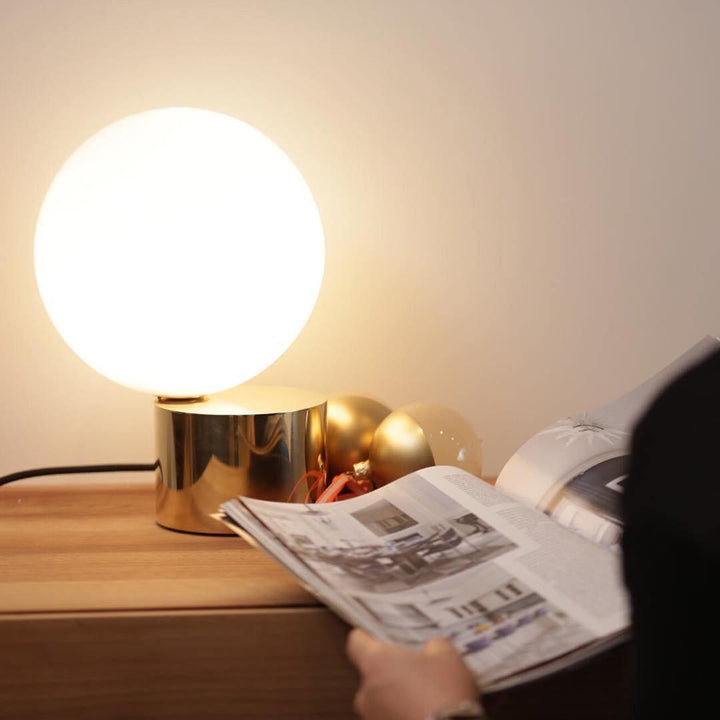 Tip of The Tongue Table Lamp - Vakkerlight