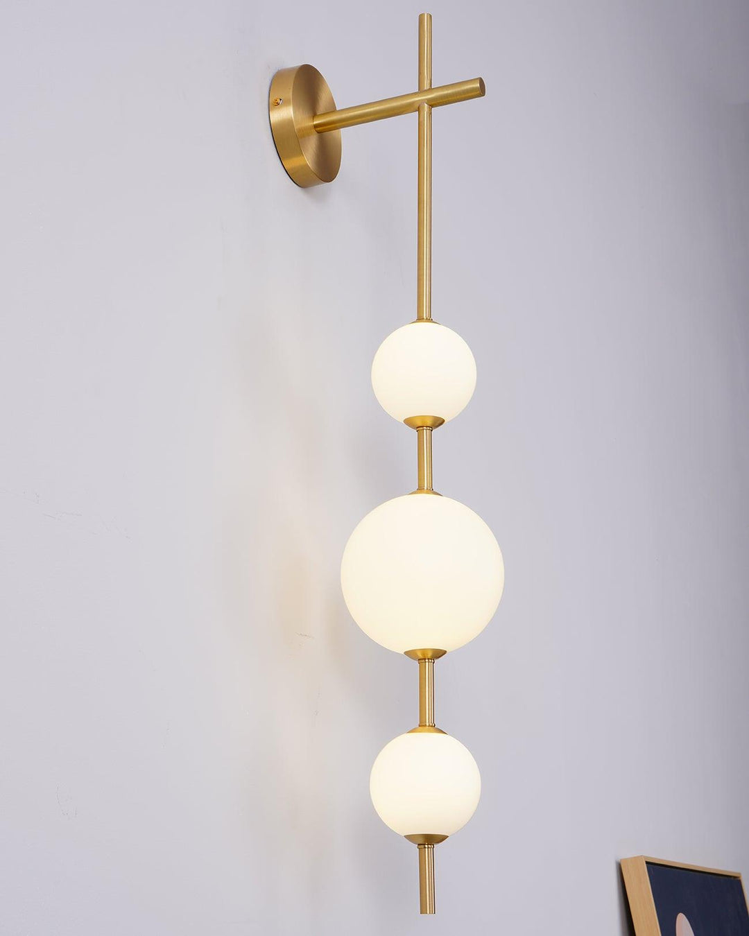 Vertical Globe Wall Lamp - Vakkerlight