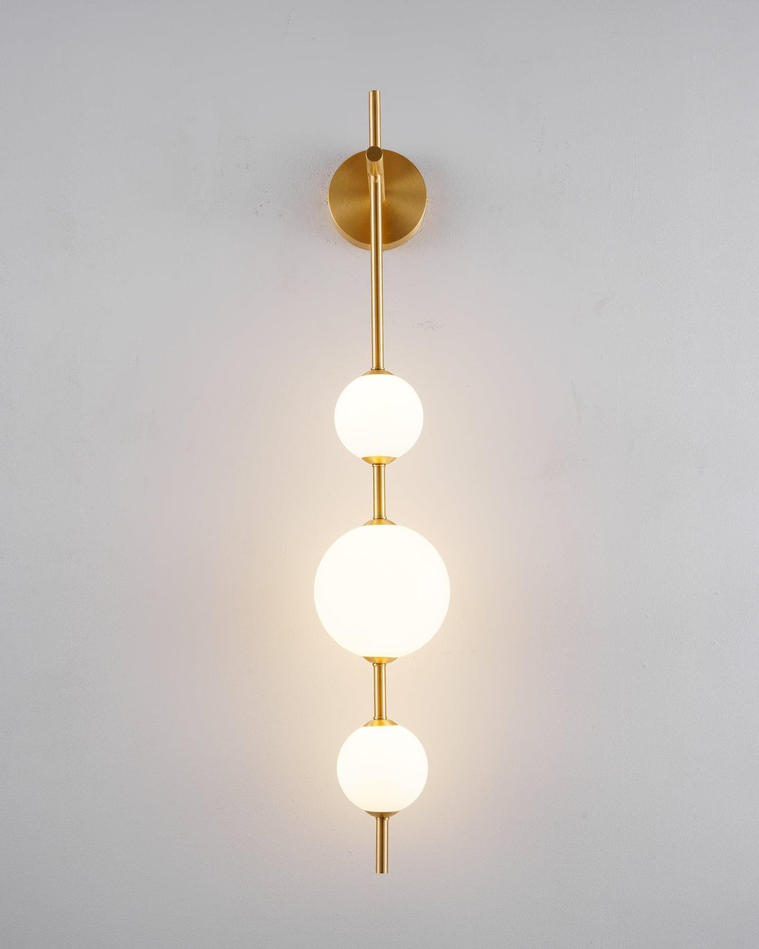 Vertical Globe Wall Lamp - Vakkerlight