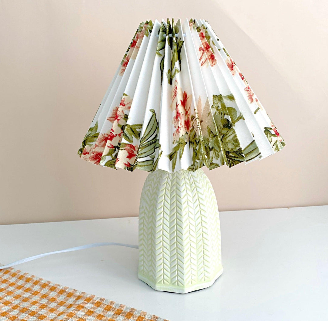 Vintage Pleated Table Lamp - Vakkerlight