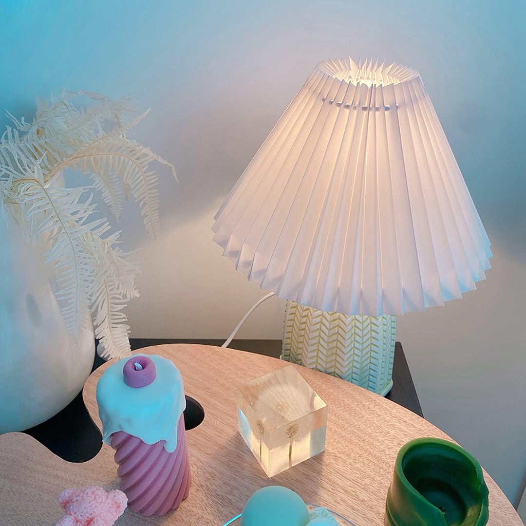 Vintage Pleated Table Lamp - Vakkerlight