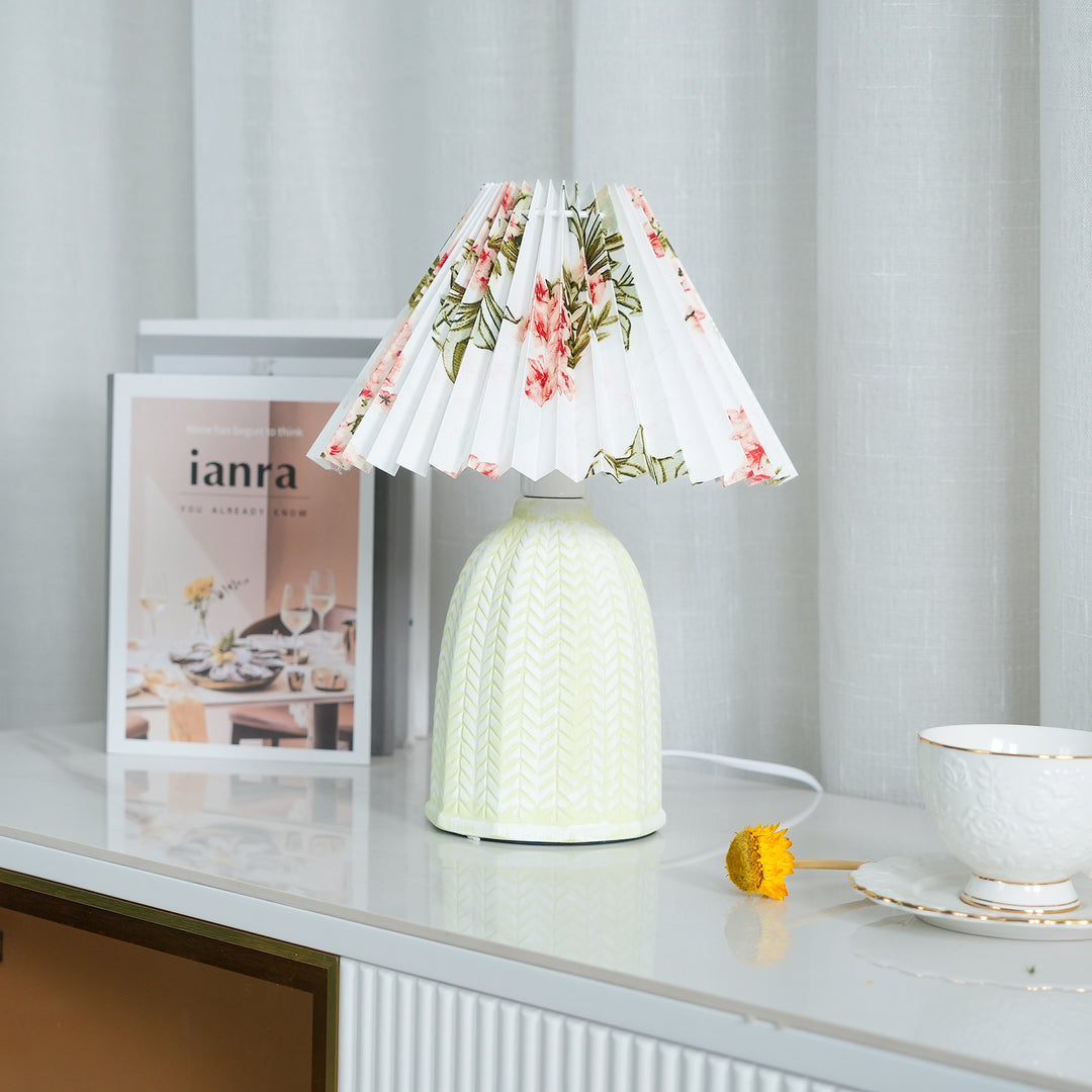 Vintage Pleated Table Lamp - Vakkerlight