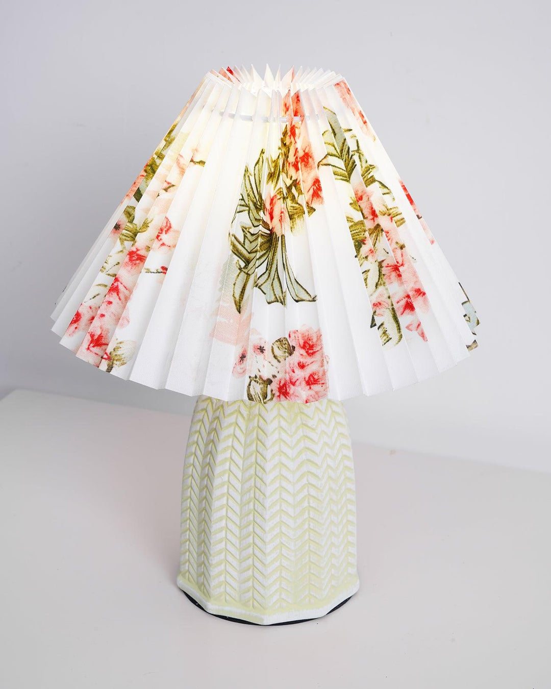 Vintage Pleated Table Lamp - Vakkerlight