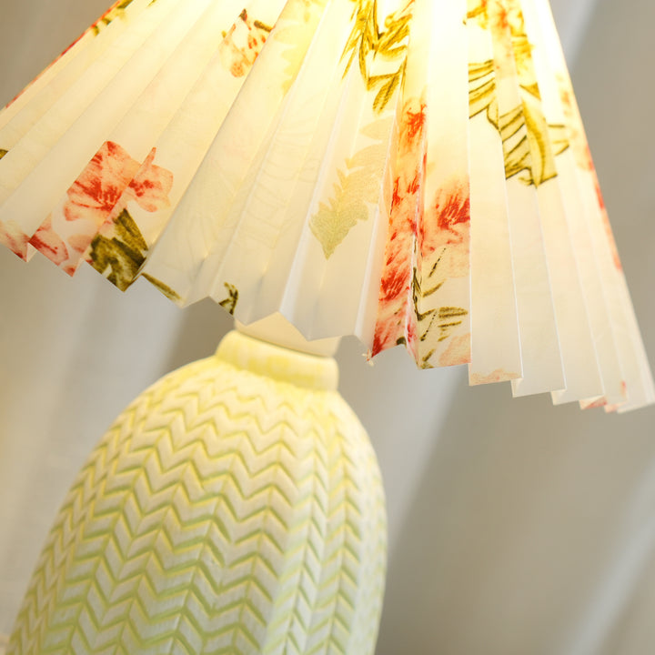 Vintage Pleated Table Lamp - Vakkerlight