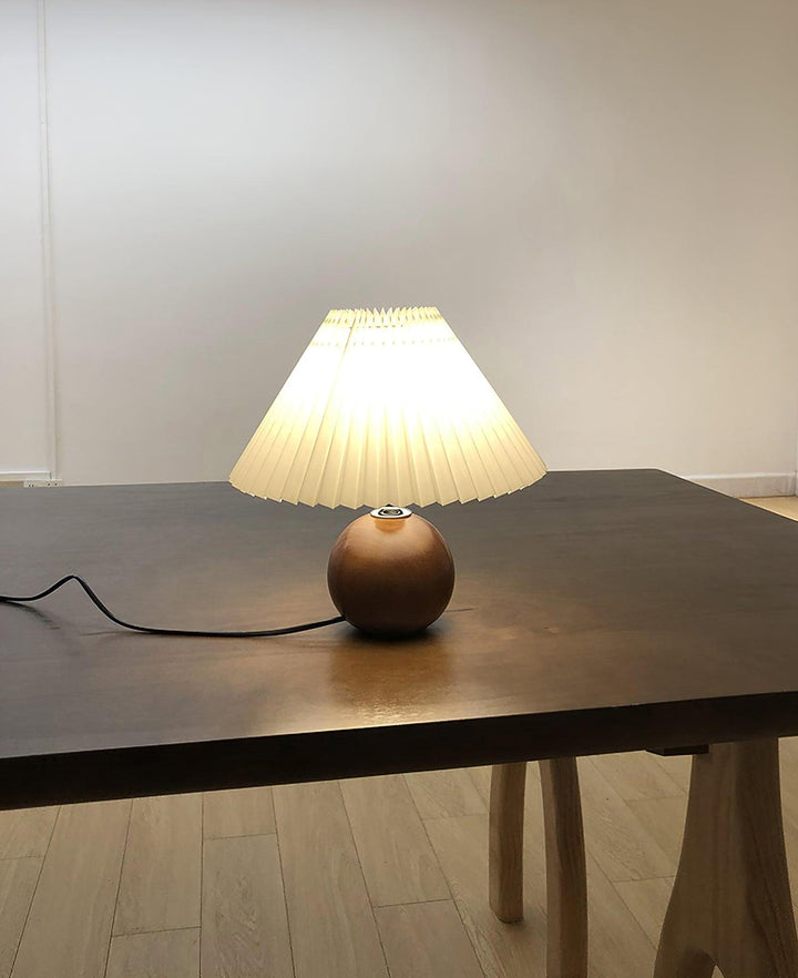 Wooden Pleated Table Lamp - Vakkerlight