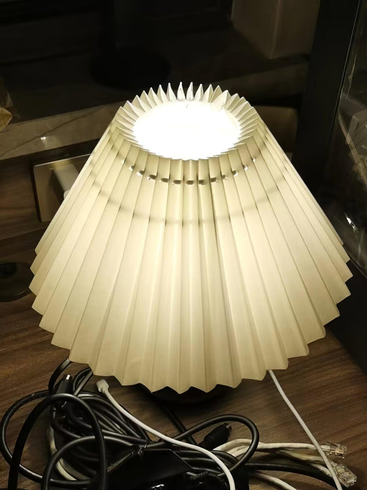 Wooden Pleated Table Lamp - Vakkerlight