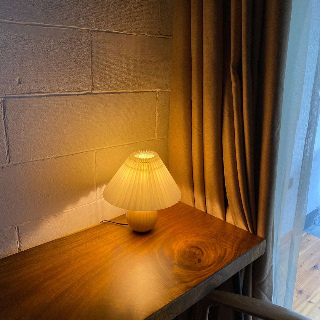 Wooden Pleated Table Lamp - Vakkerlight